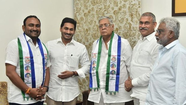 రాజోలు లో జనసేన నేతలు వైసీపీలోకి!