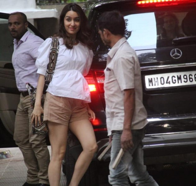 సాహో బ్యూటీ నిక్క‌రులో నాటీగా!