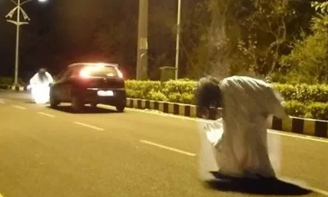 దెయ్యంతో ప్రాంక్ వీడియోలు .. పోలీసులు ఏంచేశారంటే ?