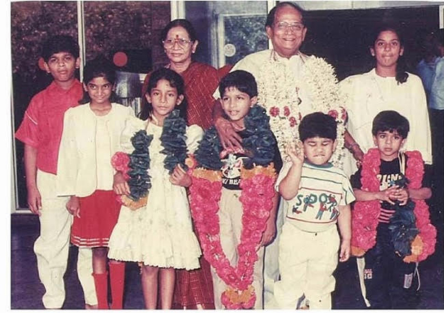 ఫ్లాష్ బ్యాక్ ఫోటో: కజిన్స్ తో బుల్లి బన్నీ!