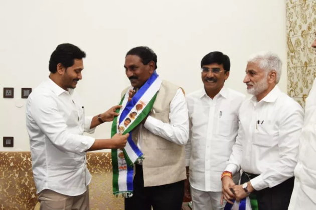 వైసీపీలోకి పెద్ద బీద.. టీడీపీలోనే చిన్న బీద