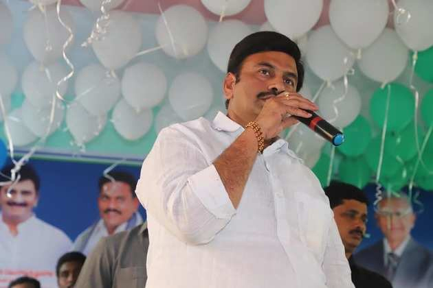 వైసీపీ ఎంపీ విందు రాజకీయం.. మతలబేంటి?