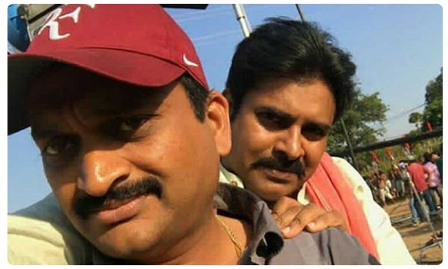 సడన్ గా పవన్ పై బండ్ల ప్రేమ.. ఏంటబ్బా?