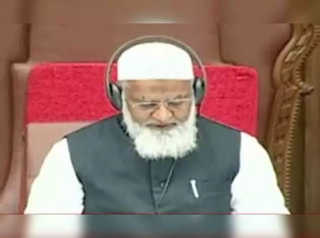 బ్రేకింగ్ : నినాదాలతో దద్దరిల్లిపోతున్నమండలి !