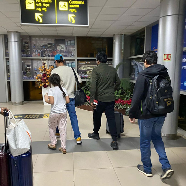 అమెరికాకు పయనమైన సూపర్ స్టార్ ఫ్యామిలీ