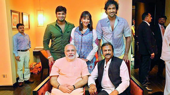 మోడీ తో స‌మావేశం అయిన‌ మంచు ఫ్యామిలీ!