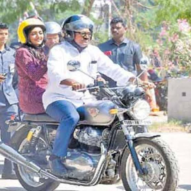 Minister and heroine promotes road safety