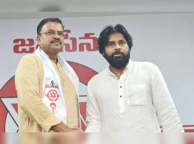 జేడీ రాజీనామా.. పవన్ కు టీడీపీ సపోర్ట్