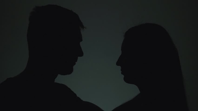 భర్తకు సర్ ప్రైజ్ చేద్దామనుకున్న భార్య చిక్కుల్లో పడిందే