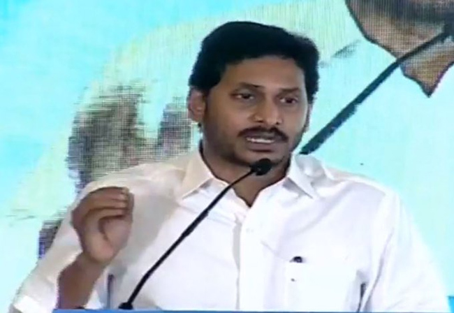 బాహుబలి గ్రాఫిక్స్ చూపించలేనంటున్న సీఎం జగన్!