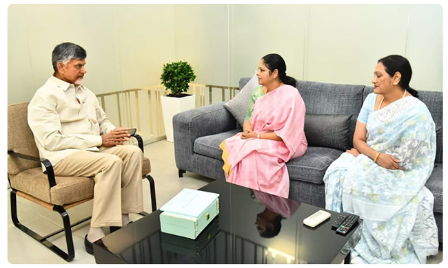 చంద్రబాబు తో మళ్లీ ఒకప్పటి హీరోయిన్ భేటీ