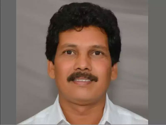 టీడీపీ ఎమ్మెల్యే ను కాల్చి చంపిన మావోయిస్ట్ లొంగుబాటు