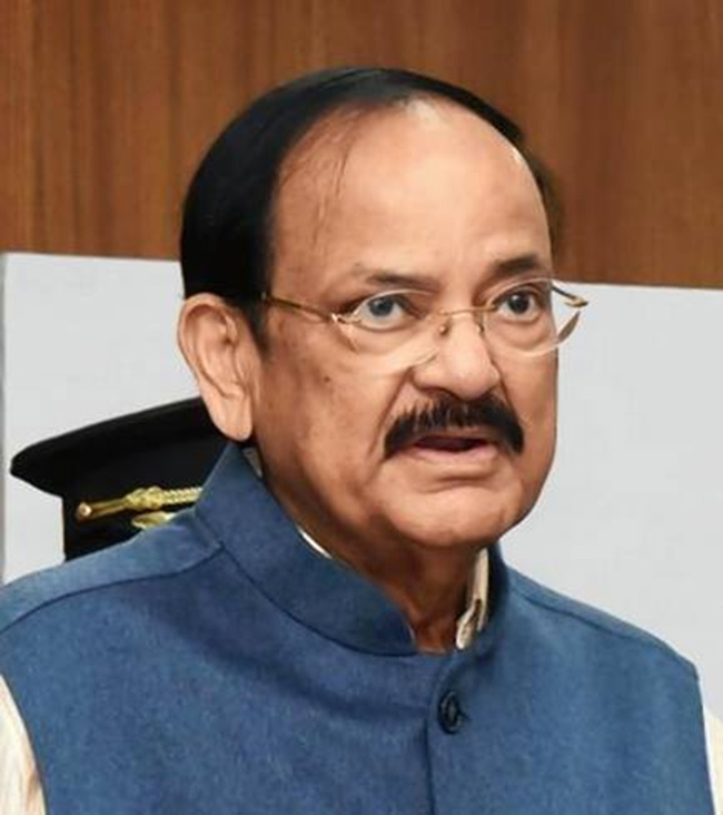 మోడీ మీద అలాంటి వ్యాఖ్యలు..షాకిచ్చిన వెంకయ్య