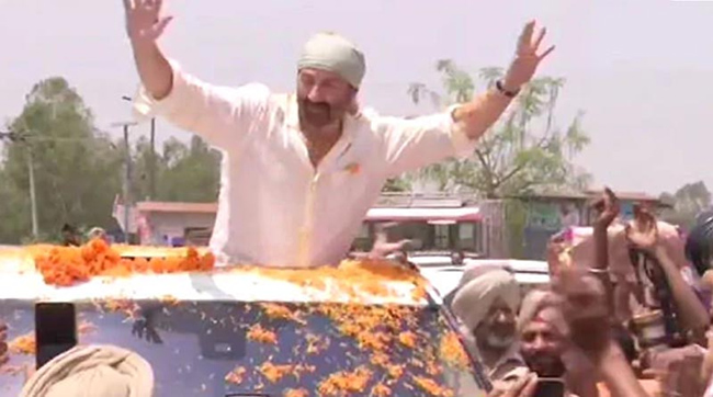 నా కన్నా గొప్పవాడు లేడు...బీజేపీ ఎంపీ వివాదాస్పద వ్యాఖ్యలు !