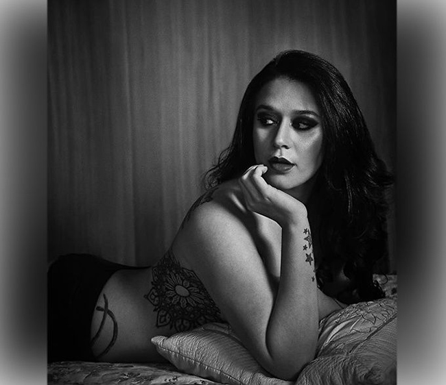 ప్రైవేటు ఫోటోలు పబ్లిక్ లో పెట్టేస్తూ సెగలు రేపే హీరో చెల్లెలు