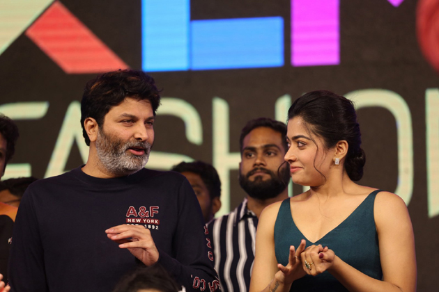 ఎట్టకేలకు సరిలేరునీకెవ్వరు మాట త్రివిక్రమ్‌ నోట