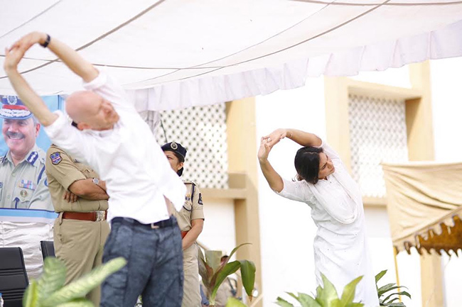 Upasana Holds Yoga Classes For the Cops