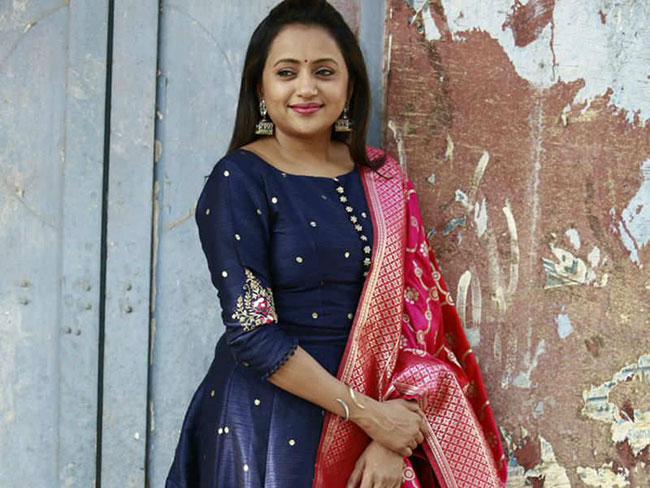 సుమ దంపతుల కొత్త ఇల్లుపై ట్రోల్స్‌