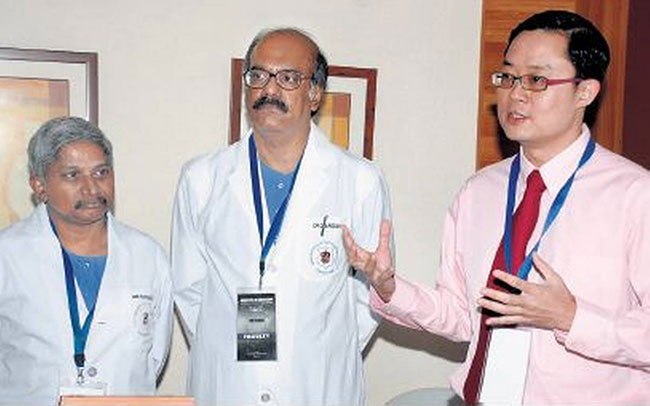 మనకు కరోనా తీవ్రత తక్కువేనట.. భారీ రిలీఫ్ ఇస్తున్న ఆ వైద్యుడి మాటలు