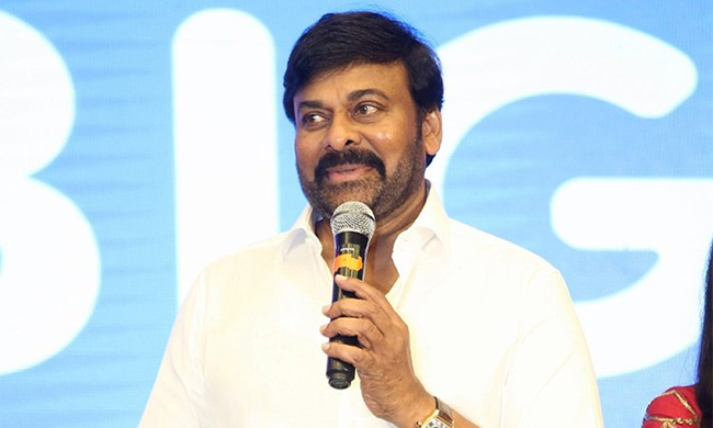 స్టార్లంద‌రి మెడ‌లు వంచేలా మెగాస్టార్ క్లాస్!