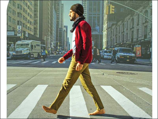 బ్యాచిలర్ కరోనాకు భయపడ్డట్లున్నాడుగా..! బ్యాచిలర్ కరోనాకు భయపడ్డట్లున్నాడుగా..!