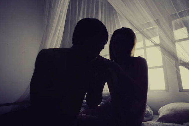 ఆస్పత్రిలో యువకుడితో నర్స్ శృంగారం.. సీసీ కెమెరాలో షాకింగ్ దృశ్యాలు ఆస్పత్రిలో యువకుడితో నర్స్ శృంగారం.. సీసీ కెమెరాలో షాకింగ్ దృశ్యాలు