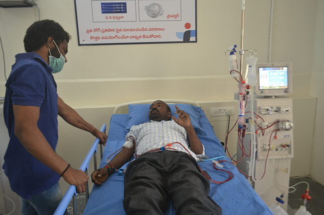 ఆరోగ్య శ్రీ ద్వారా కోట్లు సంపాదించారు... రుణం తీర్చుకునే టైం వచ్చింది!