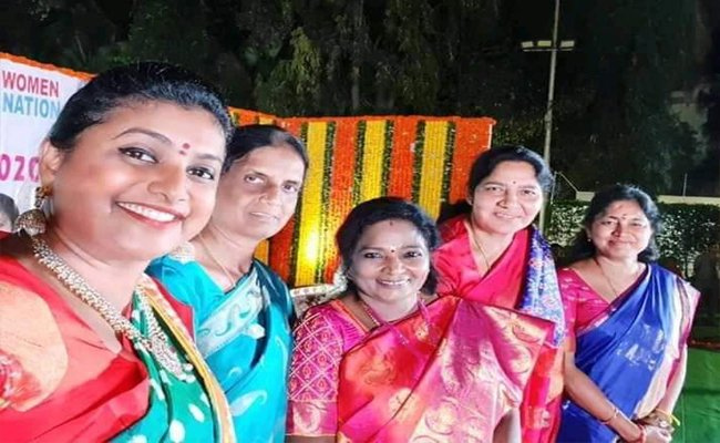 తెలంగాణ రాజ్‌భవన్‌ లో రోజా సందడి.. కారణం ఏంటంటే !