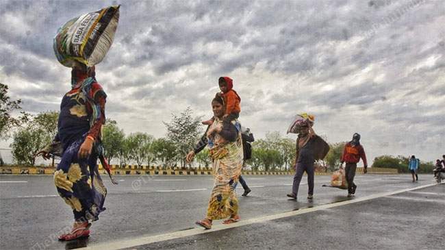 150 కి.మీ. నడిచి..మరికొద్దిసేపట్లో ఇంటికి చేరుతుందనగా మృతి! 150 కి.మీ. నడిచి..మరికొద్దిసేపట్లో ఇంటికి చేరుతుందనగా మృతి!