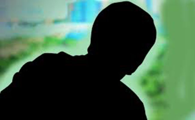 కరోనా దెబ్బకి ఆ బడా నిర్మాత కుదేలవుతున్నాడా..? కరోనా దెబ్బకి ఆ బడా నిర్మాత కుదేలవుతున్నాడా..?