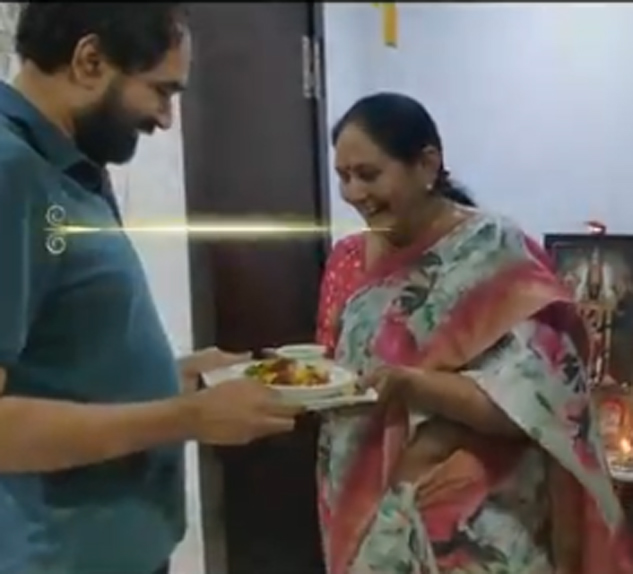 పవర్ స్టార్ ఫ్యాన్స్ ని కాకాపడుతున్న క్రిష్...!