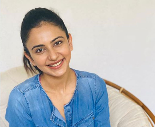 లాక్ డౌన్ లో ఆ హీరోయిన్ పడుతున్న తంటాలు..మాములుగా లేవుగా..