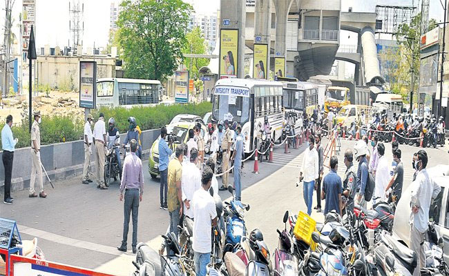 ఇంట్లో నుండి బయటకి వచ్చారో..సచ్చారే ! ఇంట్లో నుండి బయటకి వచ్చారో..సచ్చారే !