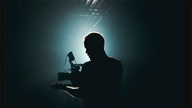 అదే ఆ డైరెక్టర్ కి శాపంగా మారిందా! అదే ఆ డైరెక్టర్ కి శాపంగా మారిందా!