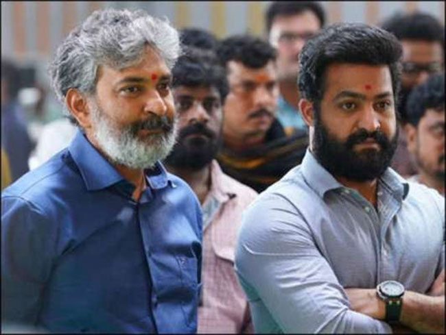 ఎన్టీఆర్ ఫ్యాన్స్ కోసం జక్కన్న బిగ్ సర్ ప్రైజ్ ప్లాన్ చేశాడా...?