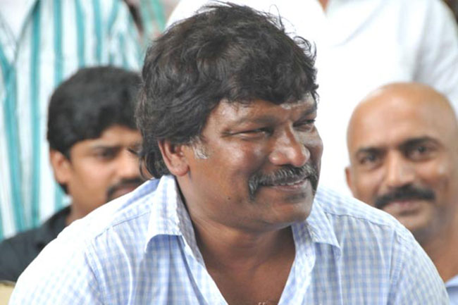 ఆ క్రియేటివ్ డైరెక్టర్ కి కొత్త కష్టాలు క్రియేట్ అవుతూనే ఉన్నాయట...!