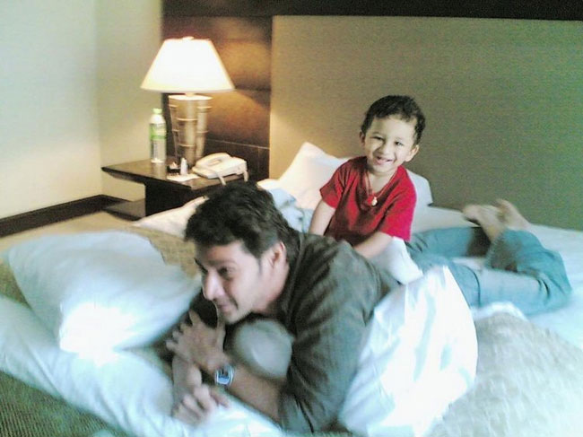 కొడుకుతో ఆడుకుంటున్న సూపర్ స్టార్...!