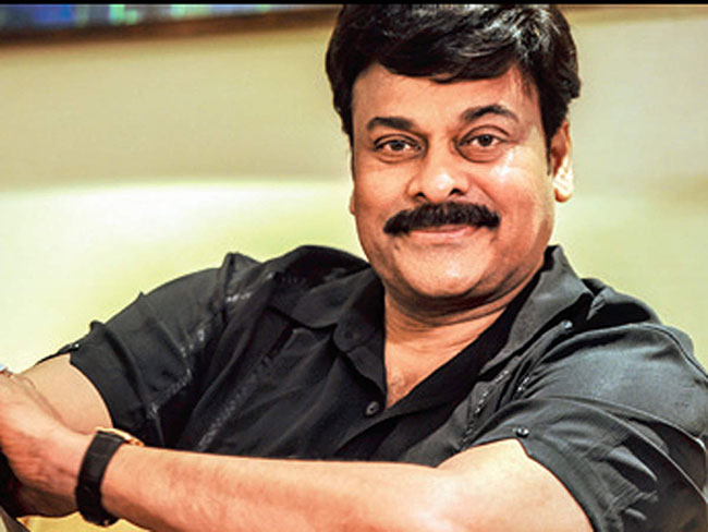 సీసీసీ పంపిణీ చేసే సరుకుల నాణ్యతను ఆ విధంగా చెక్ చేసిన మెగాస్టార్...!