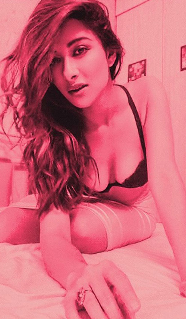 ఫోటో స్టోరీ: దివ్య దృష్టి భామ..దివ్యమైన గ్లామరసం!