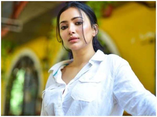 లాక్ డౌన్: ట్రీట్మెంట్ తీసుకుంటున్నా అంటున్న భామ