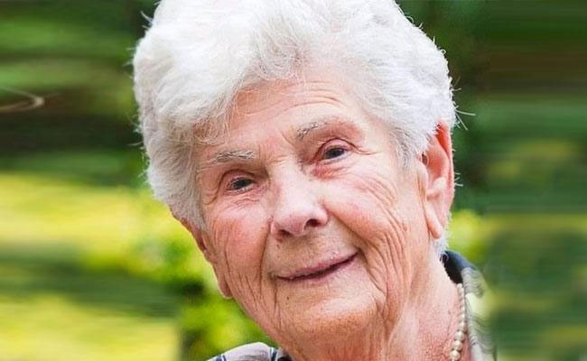 కరోనా మరణమృదంగం ...ఈమె చేసిన త్యాగం ఎంత గొప్పదంటే ..!