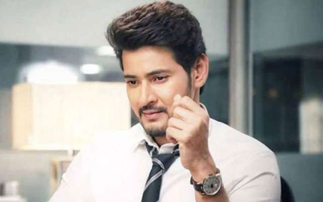 మహేష్ ఫ్యాన్స్ ఆశలపై నీళ్లు చల్లబోతున్నాడా...?