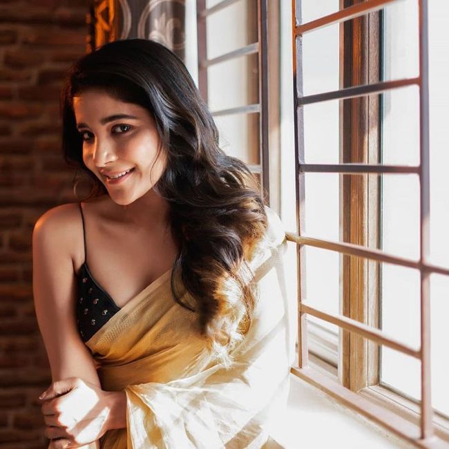 Sakshi%20Agarwal%20Latest%20Saree%20Imag