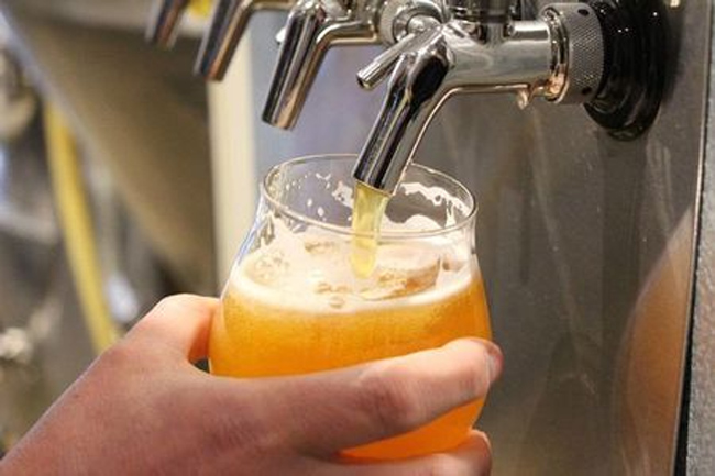 ఆంధ్రోళ్లు బీరు తాగటం తగ్గించేశారా?