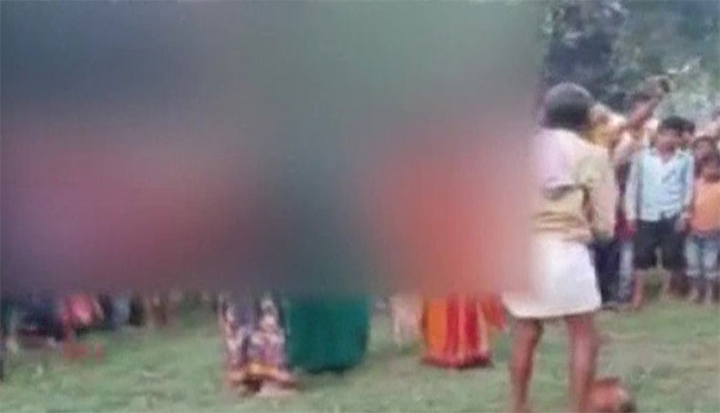 దారుణం : అర్ధనగ్నంగా మహిళల ఊరేగింపు ....ఎక్కడంటే ?