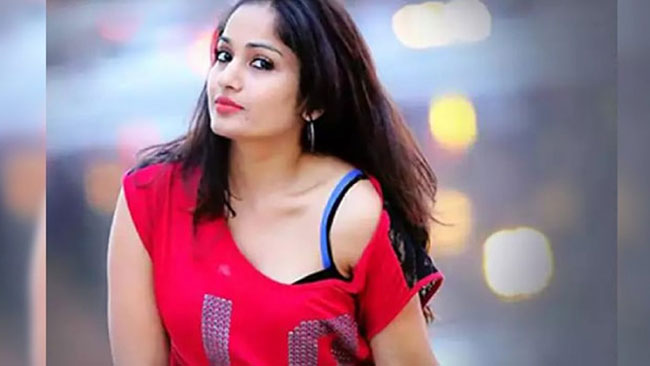 నా ఇష్టం అంటూ..బాగానే దింపిందిగా కౌంటర్లు!