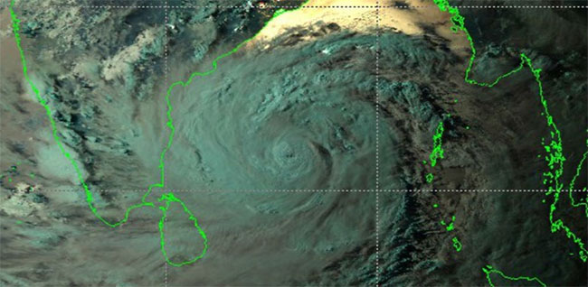 దూసుకొస్తున్న అంఫాన్ తుఫాన్ .... అల్లకల్లోలంగా మారిన సముద్రం !