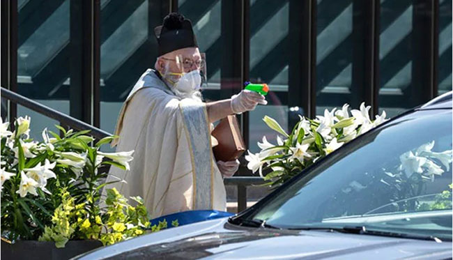 గన్ పట్టిన చర్చ్ ఫాదర్ ..అసలు కారణం ఇదే !