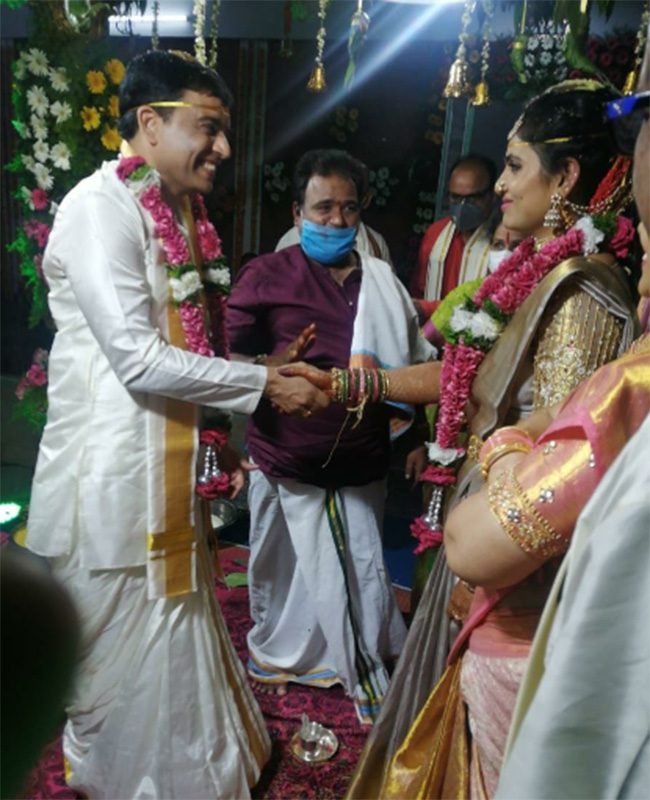 న్యూ లైఫ్: దిల్ రాజు వెడ్డింగ్ తొలి ఫోటో ఇదే న్యూ లైఫ్: దిల్ రాజు వెడ్డింగ్ తొలి ఫోటో ఇదే