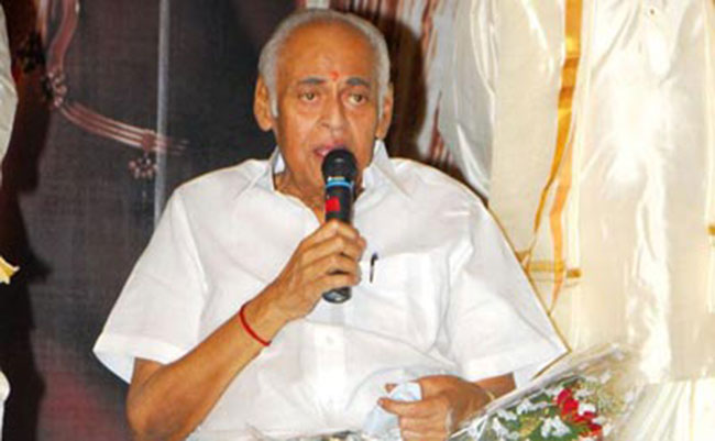 వేటూరి డ్రైవర్ కార్లో నిద్ర పోతుంటే.. వేటూరి డ్రైవర్ కార్లో నిద్ర పోతుంటే..